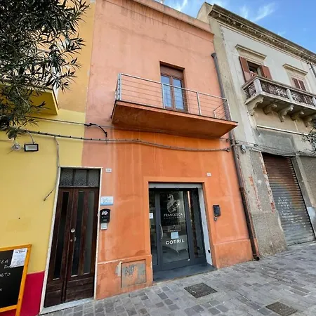 Pensjonat Domo Is Solus - - Living SantʼAntìoco
