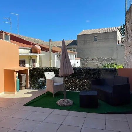 Pensjonat Domo Is Solus - - Living SantʼAntìoco