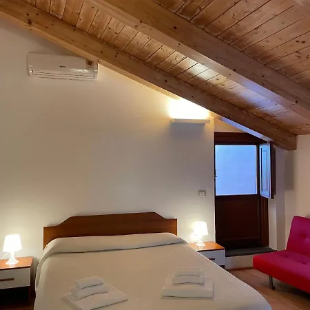 בית הארחה Domo Is Solus - - Living SantʼAntìoco